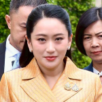 突发！泰宪法院批准佩通坦“录音门”停职案审理延期至8月4日！