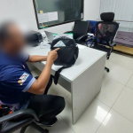 谎称包内有炸弹引发恐慌，泰男使坏吓唬机组乘务员被起诉
