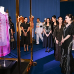 泰国素提达王后出席并参观传统泰服时装秀