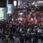 2021年于德国大使馆前举行抗议活动，涉嫌侮辱君主制，3名泰国人被提诉判刑