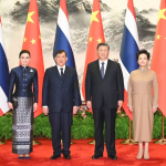 习近平会见泰国国王哇集拉隆功